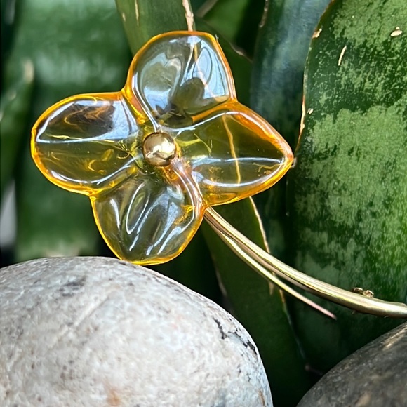 18 karat gold Baccarat pin